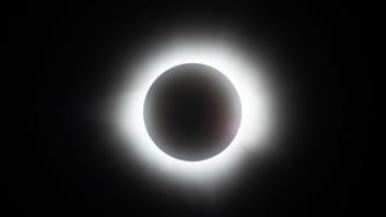 Y el mundo se fue a negro (durante unos minutos): fiesta, ciencia y paciencia por el eclipse solar total