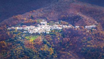 El idílico pueblo blanco de Málaga con un bosque encantado ideal para visitar con niños