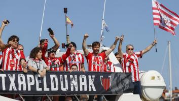 La Gabarra del Athletic recorre la ría de Bilbao para celebrar la Copa (señal ETB)