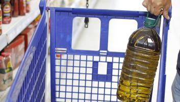 Dos de los supermercados más conocidos rompen la barrera de los aceites de oliva más baratos
