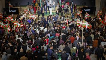 Los titulares de unas reñidas elecciones en el País Vasco que ha vuelto a ganar el PNV