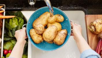 El 'truco del hielo' para cocinar patatas como un chef
