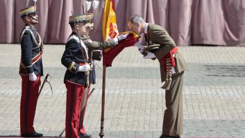Felipe VI vuelve a jurar bandera, la primera vez que lo hace como rey, bajo la mirada de Leonor