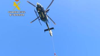 El nuevo helicóptero con grúa de la Guardia Civil sale de misión