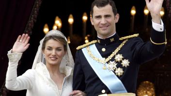Dos puñetazos, una patada y una novia enferma: la boda de Felipe y Letizia en nueve anécdotas
