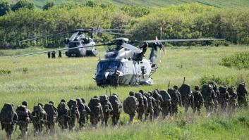 España deslumbra a los países de la OTAN con los paracaidistas