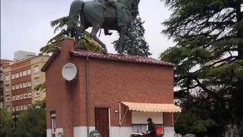 Una estatua del centro convertida en apartamento turístico: una peculiar idea en Logroño