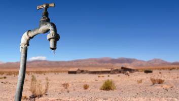 Un ingeniero español sorprende al mundo con el invento que crea agua de la nada hasta en un desierto