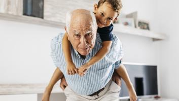 Estas son las conductas más típicas de los abuelos tóxicos