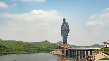 Esta es la estatua más alta del mundo: un titán de 182 metros que se alza en este lugar