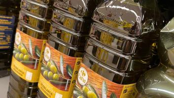 El aceite de oliva virgen más conocido de España tira los precios horas antes del fin del IVA