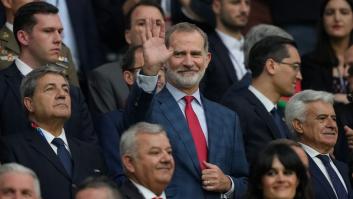 Felipe VI va a ver el España-Italia y pocos se han dado cuenta de quién tiene justo encima