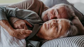 Los científicos determinan lo que debe dormir una persona mayor de 50 años: ojo con las siestas