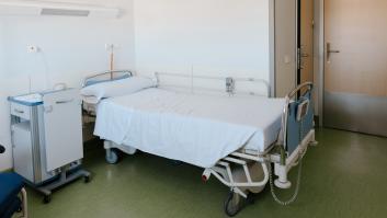 Un juez dicta sentencia en la guerra entre auxiliares de enfermería y médicos por ver quién debe hacer las camas