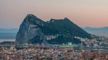 Los escombros de Gibraltar ahogan a un barrio fronterizo español