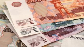 Rusia prohíbe que los rublos se tiren al WC