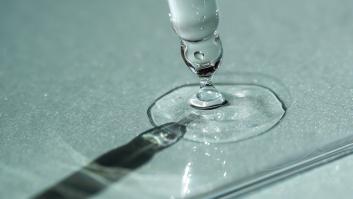 Sanidad pide la retirada de varios lotes de agua micelar por la presencia de una bacteria