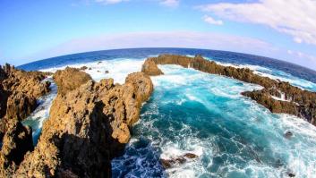 La piscina natural de Tenerife formada por dos brazos de lava donde gozar de pesca, snorkel y paz