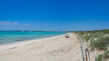 Instalan un contador de personas en la playa más idílica de España