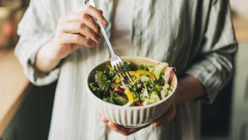 Una experta en nutrición pide dejar de comer ensalada a partir de esta hora por la carga digestiva