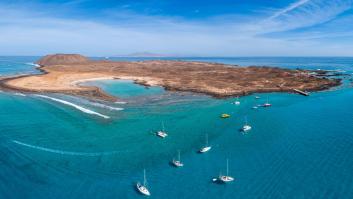 La diminuta y paradisíaca isla canaria que sólo recibe turistas 4 horas al día