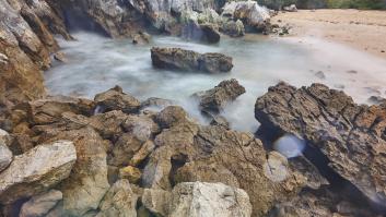 La playa más pequeña de España casi nadie la conoce y está a tres horas de Madrid