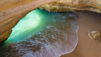 Restringen la entrada a la maravillosa playa metida en una cueva que adoran los españoles