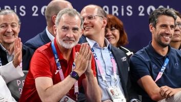 Felipe VI va a ver el baloncesto 3x3 pero muchos se fijan en quiénes estaban cerca de él: "Vaya dos"