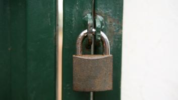 La función desconocida del pequeño agujero que hay en los candados: influye en su seguridad