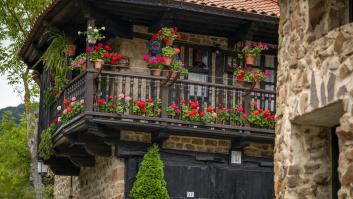 Adiós a los coches: la idílica aldea de Cantabria rodeada de montañas donde los vehículos están prohibidos