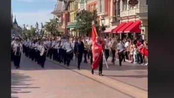 Va a Disneyland París y lo que se encuentra por sus calles dice mucho de la cultura española