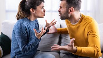 Una clínica psiquiátrica alerta de la inesperada vinculación entre calcetines desparejados y tremendas peleas de pareja