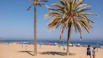 Esta es la playa rebosante de tranquilidad y paz de Málaga con un beach club cerca por si quieres socializar