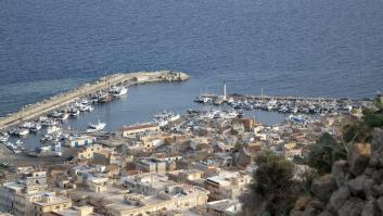 Siete personas desaparecidas tras el hundimiento de un velero con 22 turistas en Sicilia