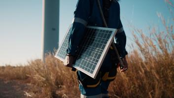 Adiós a los paneles solares de toda la vida: un sistema ingenioso que ilumina tu casa sin gastar un euro