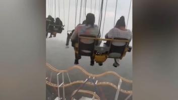 Terror en un parque de atracciones: varios visitantes quedan atrapados 70 metros de altura