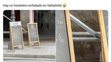 Le colocan un andamio en la puerta de su bar y pone un cartel que merece ser Patrimonio de la Humanidad