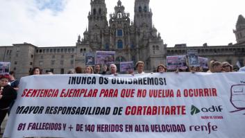 Las víctimas del Alvia tocan a la puerta de Puente para exigir más contundencia tras la sentencia