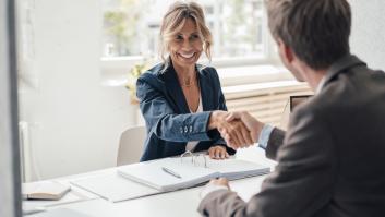 La hábil pregunta en una entrevista de trabajo para saber si eres generoso: "¿Cómo se dividen 5 naranjas de manera justa entre 6 personas?"