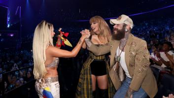 Karol G arranca el baile más "latino" de Taylor Swift en los MTV VMAs