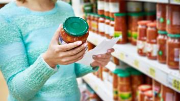 La letra imperceptible de los envases de comida en la que deberías fijarte en el supermercado