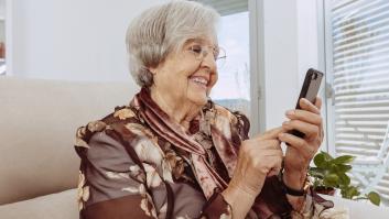 Un chico "muy buen mozo" le envía fotos a su abuela y tremenda sorpresa cuando descubre quién es