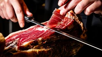 El supermercado de El Corte Inglés liquida todos sus jamones de bellota: 7 kilos por 75 euros menos