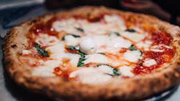 Italia mira cómo hacemos la pizza casera los españoles y decide echarnos una mano revelando sus secretos