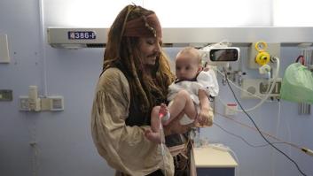 Johnny Depp realiza una inesperada visita a los niños hospitalizados en San Sebastián