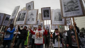 "¡Fue el Ejército!", claman en México en la marcha por los estudiantes desaparecidos tras 10 años de impunidad