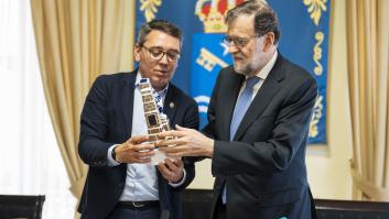 Rajoy: "Aunque nos gobierne ese en el que estáis pensando, entiendo que nadie tiene la más mínima intención de irse a otro sitio"