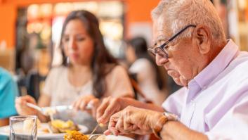 Denuncian al Imserso por no garantizar la seguridad alimentaria de los menús de sus viajes