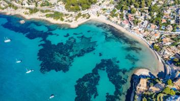 El desconocido pueblo de Alicante sin masificaciones y ocho kilómetros de litoral para visitar en otoño