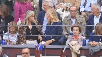 Carmen Lomana va a los toros a Las Ventas, pero queda eclipsada por quien estaba un poco más abajo